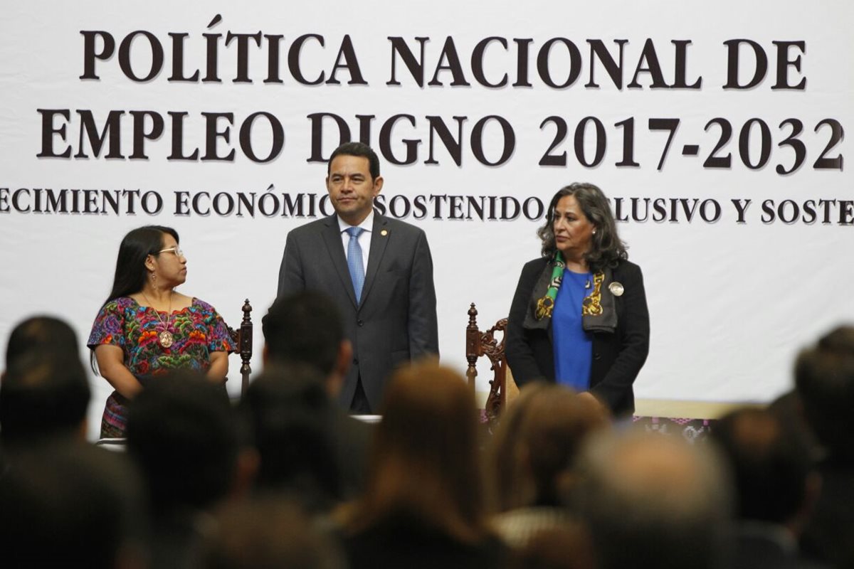 Presidente Jimmy Morales en la presentación de la Política Nacional de Empleo Digno. (Foto Prensa Libre: Paulo Raquec)