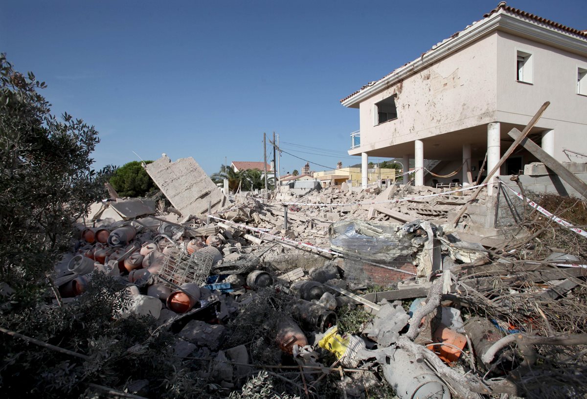 Estado en el que quedó una casa de Alcanar (Tarragona) tras una explosión ocurrida el miércoles. En esta explosión murió una persona. (Foto Prensa Libre;EFE).