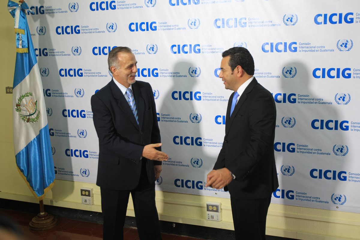 Iván Velásquez y Jimmy Morales durante una conferencia de prensa. (Foto Prensa Libre: Hemeroteca PL).