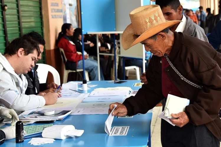 Para las próximas elecciones todos los partidos que hayan sido constituidos tendrán que participar en los comicios. (Foto Prensa Libre: Archivo)