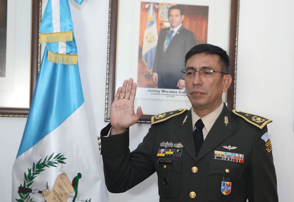 El general de brigada, Julio César Paz Bone, es el nuevo Jefe del Estado Mayor de la Defensa Nacional designado por el presidente Jimmy Morales.