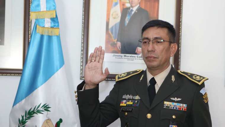 El general de brigada, Julio César Paz Bone, es el nuevo Jefe del Estado Mayor de la Defensa Nacional designado por el presidente Jimmy Morales.