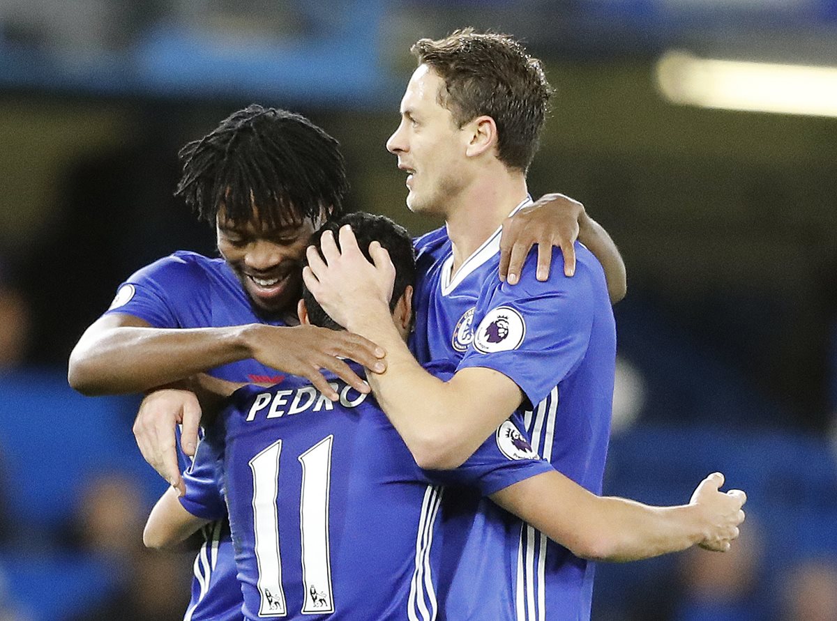 El español Pedro Rodríguez fue la figura del Chelsea al anotar un doblete en la victoria 3-0 sobre el Bournemouth. (Foto Prensa Libre: AP)