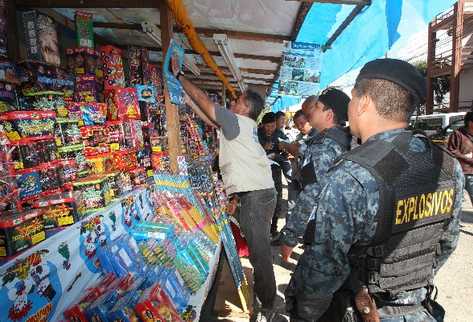 Autoridades verificarpán expendios de juegos pirotécnicos en la capital y provincia. (Foto Prensa Libre: Archivo)