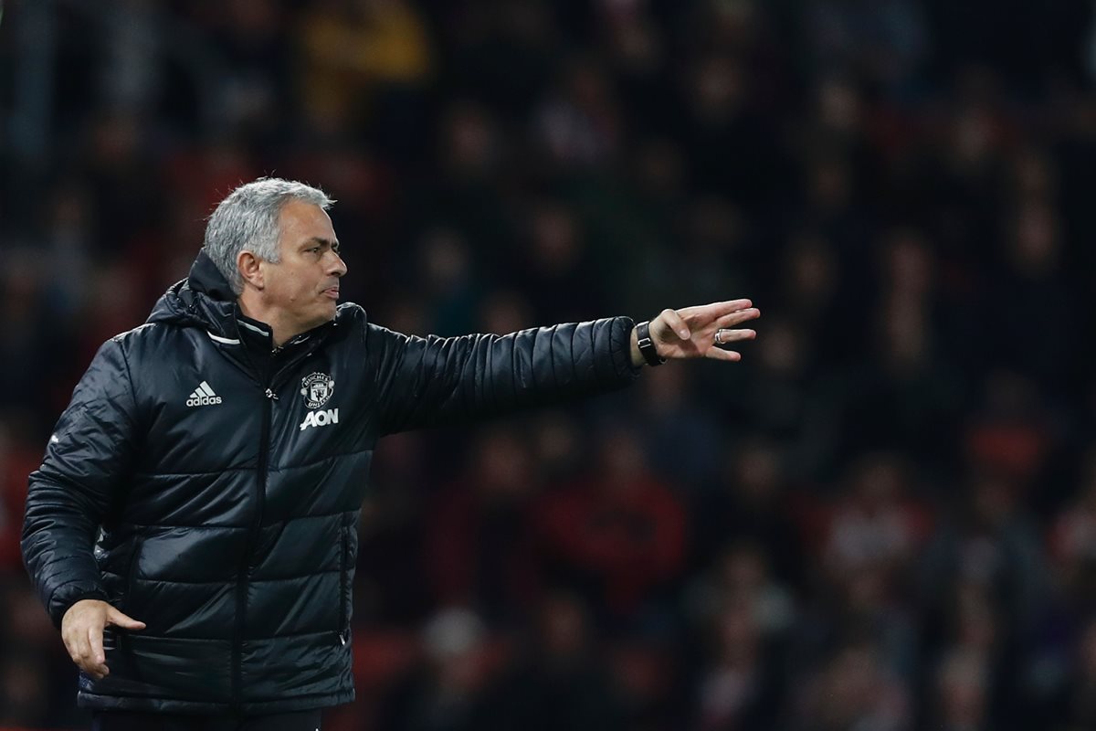 José Mourinho, entrenador del Manchester United, ha reiterado su deseo de seguir contando la temporada que viene con el guardameta David de Gea. (Foto Prensa Libre: AFP)