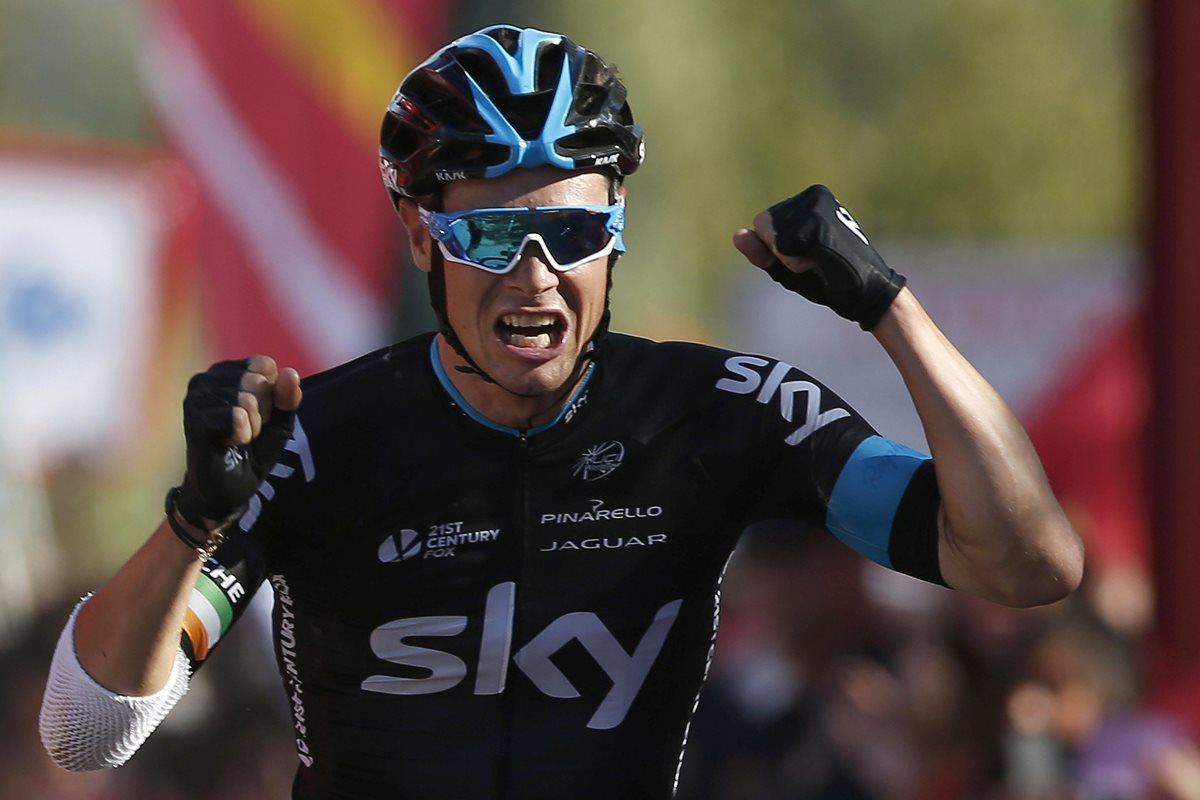 Nicolas Roche, celebra su victoria en la que se ha proclamado vencedor de la decimoctava etapa de la Vuelta Ciclista a España. (Foto Prensa Libre: EFE)