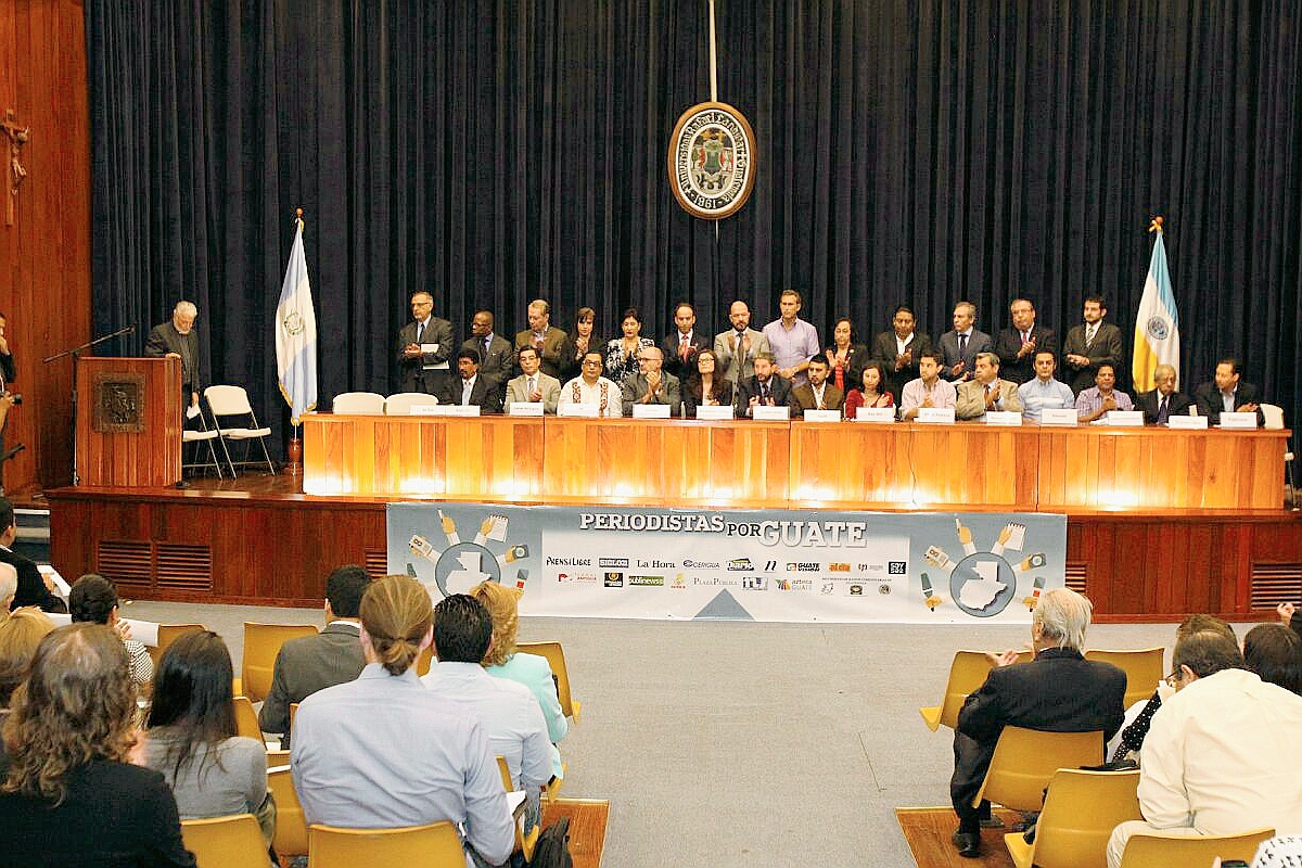Representantes de medios de comunicación presentan el movimiento Periodistas por Guate. (Foto Prensa Libre: Esbin García)