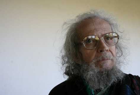 El maestro falleció en la madrugada del 2 de octubre de 2011.