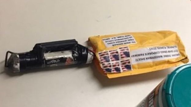 Este es el paquete explosivo que fue enviado a CNN. AFP