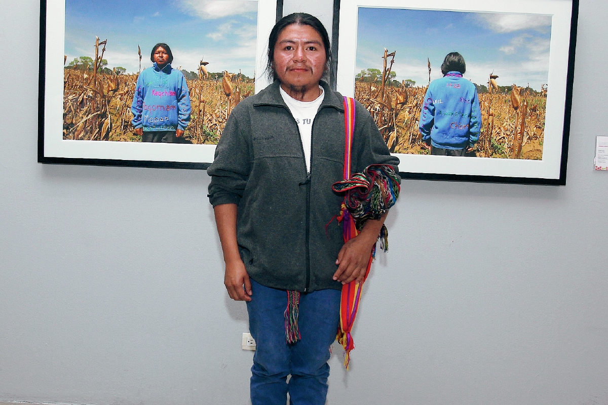 Edgar Rolando Calel Apen, primer lugar del concurso de arte Juannio 2015. (Foto Prensa Libre: Edwin Castro)