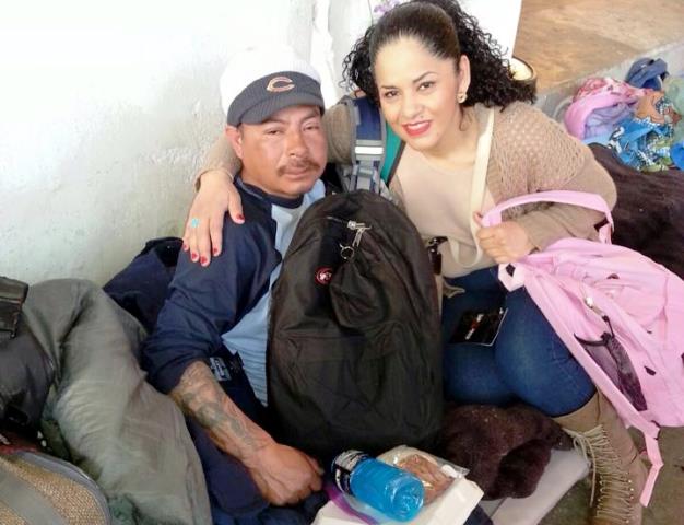 Rosie Chacón de Noyola ayuda a indigentes en las calles de Chicago. (Foto Prensa Libre: Cortesía)