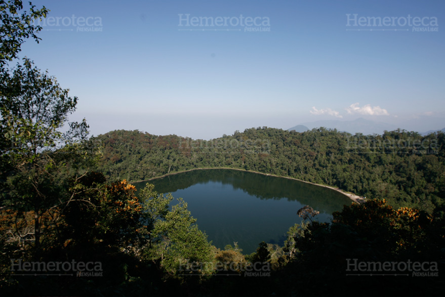 La belleza de la laguna Chicabal puede ser observada desde un mirador. (Foto: Hemeroteca PL)