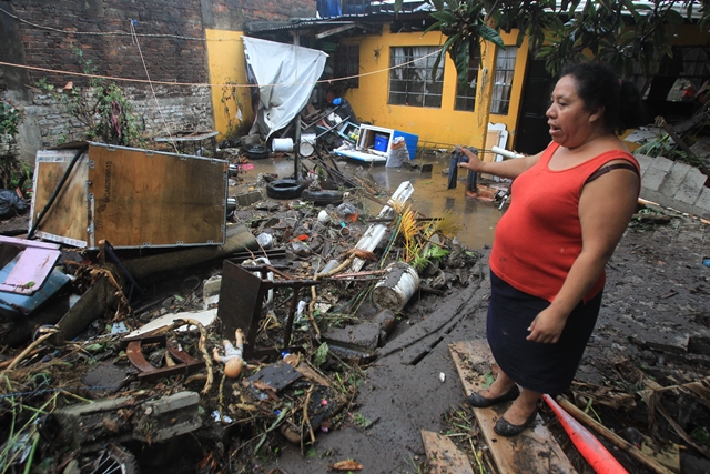 Un total de 18 familias perdieron sus pertencias por la inundación del pasado jueves. (Foto Prensa Libre: Esbin García)