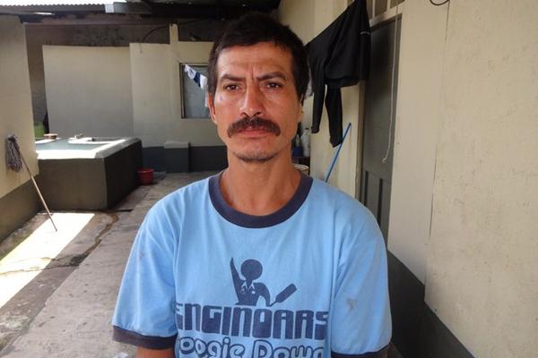 Efraín Monterroso, sindicado de extorsión, permanece en la subestación de Patulul. (Foto Prensa Libre: Omar Méndez)