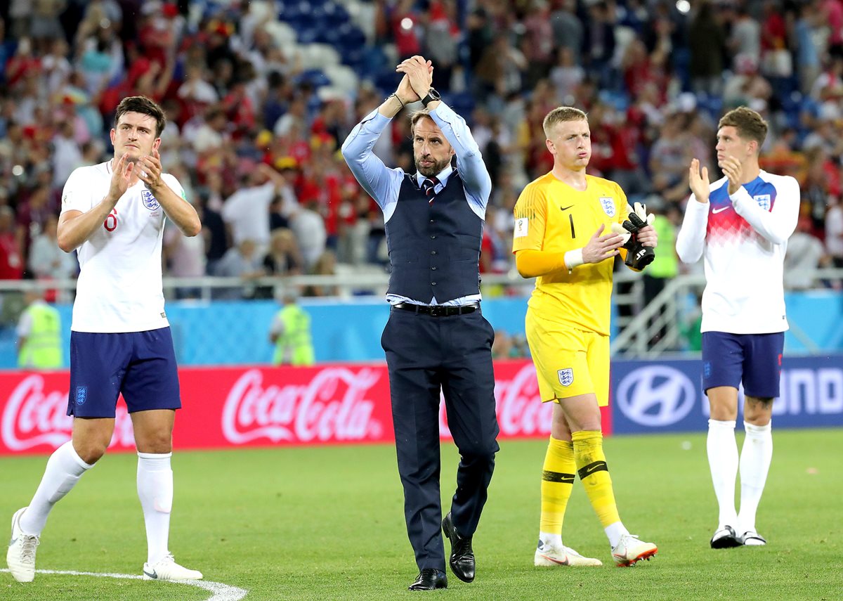 El entrenador de Inglaterra, Gareth Southgate, agradece a su afición por el apoyo que le mostró a su equipo durante la fase de grupos del Mundial. (Foto Prensa Libre: EFE)