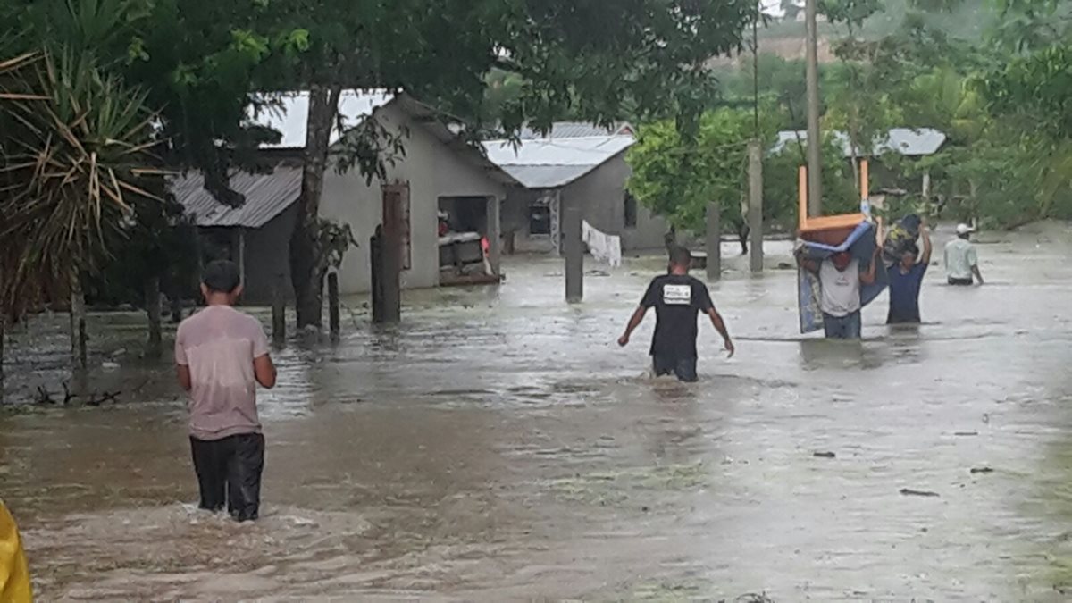Lluvia causa inundaciones en Petén