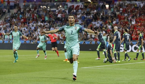 Cristiano alcanza el récord de goles de Platini en Eurocopas 