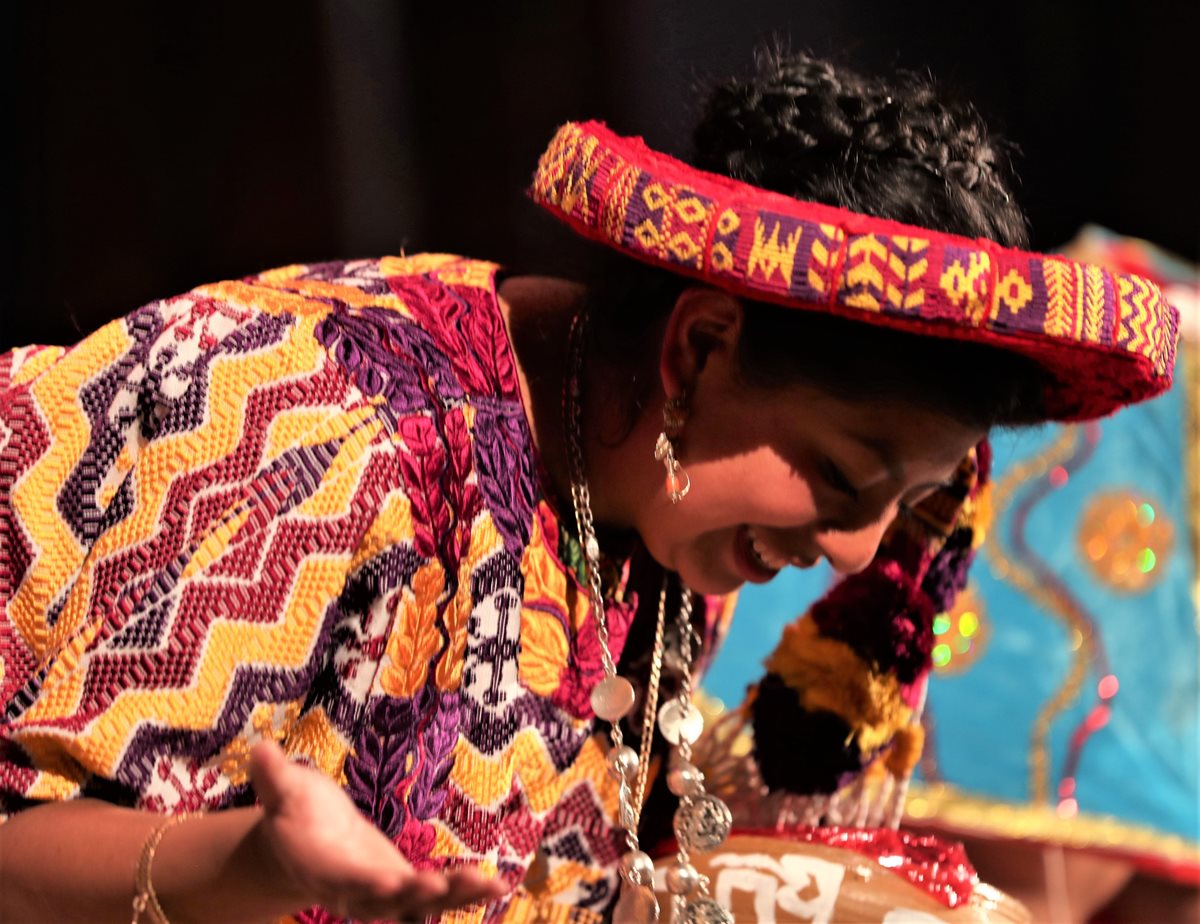 Fátima María Rojas Xicará esta noche recibió el traje ceremonial de Xela que la convierte en la Umial Tinimit Re Xelajúj No´j 2018-2019. (Foto Prensa Libre: Fred Rivera)