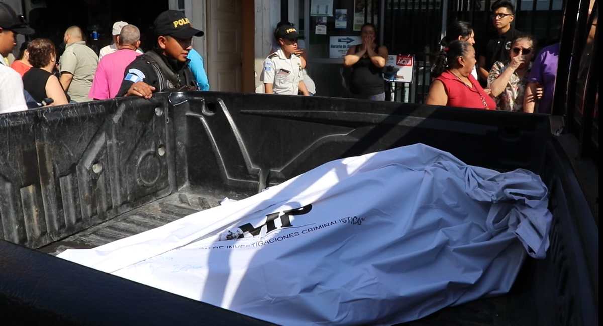 Aparentemente la causa de la muerte fue por un infarto, ya que delincuentes ingresaron a la vivienda. (Foto Prensa Libre: Hugo Oliva)