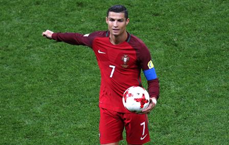 Cristiano Ronaldo recibió permiso para iniciar sus vacaciones tras la eliminación ante Chile. (Foto Prensa Libre: AFP)