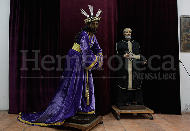 Jesús Nazareno de las Tres Potencias y San Felipe Neri a su ingreso al IDAEH el 29 de marzo de 2016 para su restauración. (Foto: Hemeroteca PL)