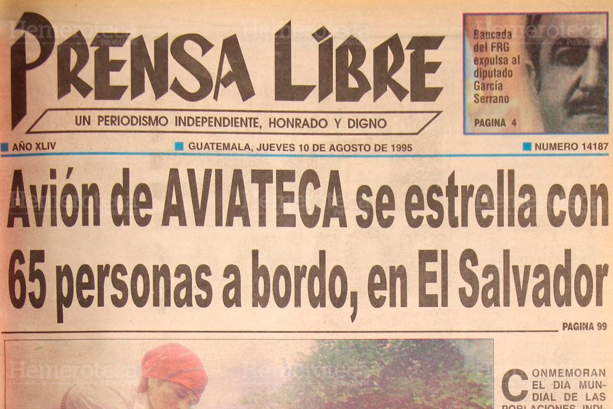 La portada del 10/8/1995 de Prensa Libre dio a conocer sobre el accidente aéreo en Chinchontepec, El Salvador. (Foto: Hemeroteca PL)