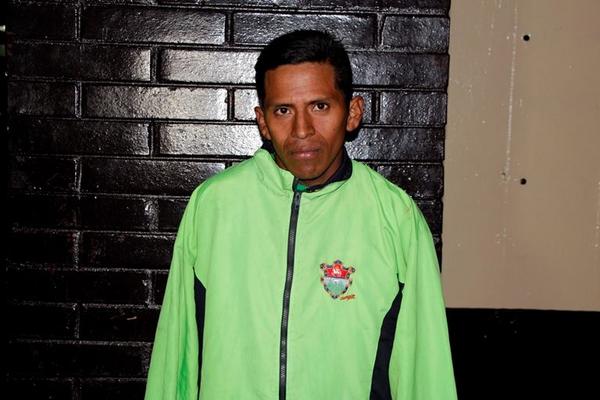 El detenido es acusado de asaltar a un menor de edad. (Foto Prensa Libre: PNC)