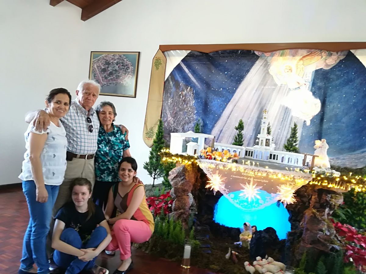 La familia Tager Castillo tiene cuatro décadas de elaborar el Nacimiento. (Foto Prensa Libre: Cortesía).