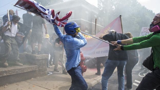 El parque de la Emancipación fue centro del enfrentamiento entre manifestantes de uno y otro bando. Los contramanifestantes critican a la policía por no actuar a tiempo. (Getty Images)