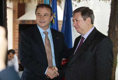 El ministro de economía, Sergio de la Torre, participa en el consejo económico Francia-Guatemala junto a Philippe Bastelica, embajador de Francia. (Foto Prensa Libre: Alvaro Interiano)