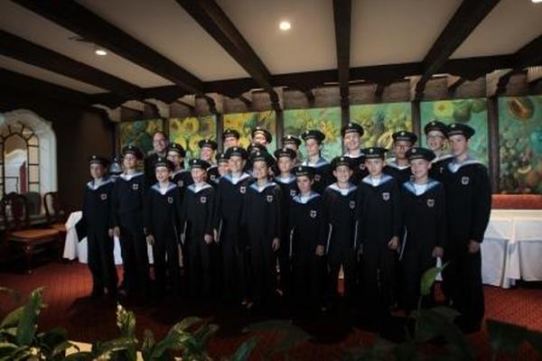 Niños Cantores de Viena se preparan para su concierto en el país. (Foto Prensa Libre: Ángel Elías)