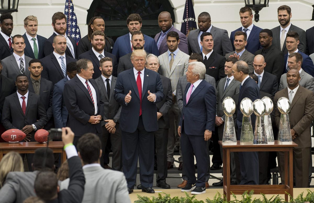 El presidente de EE.UU., Donald Trump, homenajeó hoy en la Casa Blanca a los Patriots de Nueva Inglaterra por su victoria en el Super Bowl. (Foto Prensa Libre: AFP)