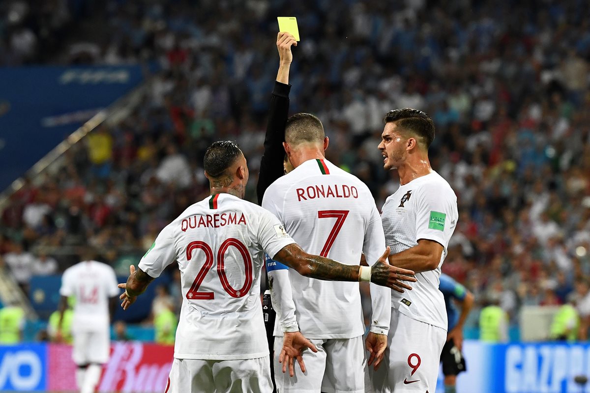 Cristiano recibió una tarjeta amarilla en su último partido en el Mundial de Rusia 2018. (Foto Prensa Libre: AFP)
