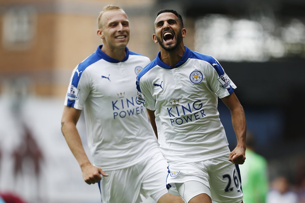 Riyad Mahrez celebra tras anotar en la Premier League. (Foto Prensa Libre: AFP)