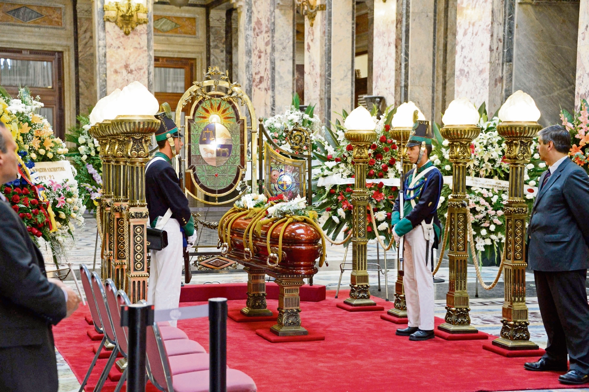 El escritor fallecido, Eduardo Galeano, recibió altos honores en su natal Uruguay. (Foto Prensa: AFP)