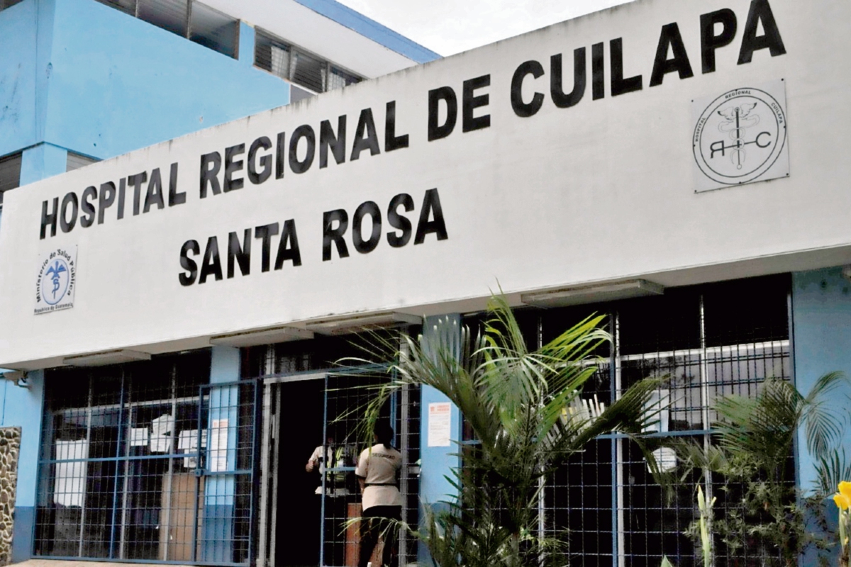Pacientes se  quejan de falta de medicamentos e insumos en el  Hospital Regional de Cuilapa, Santa Rosa. (Foto Prensa Libre: Oswaldo Cardona)