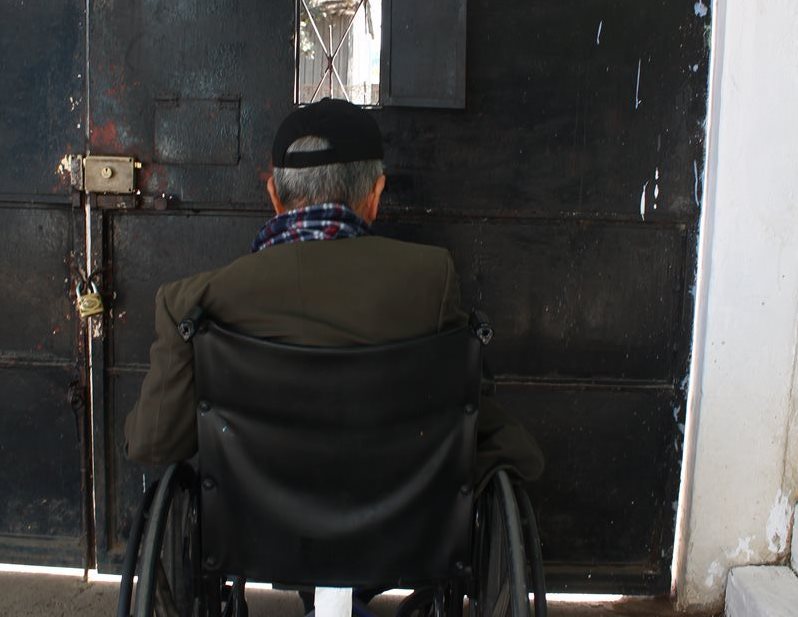 Muchas personas de la tercera edad no viven en condiciones adecuadas en el país. (Foto Prensa Libre: Hemeroteca PL).