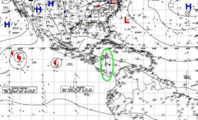 La Onda del Este, identificada en el círculo verde, se acercará al país este miércoles. (Foto Prensa Libre: NOAA)
