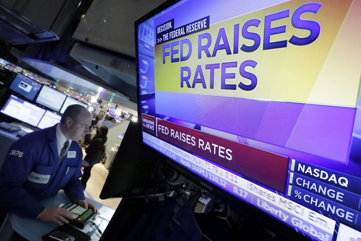 La semana pasada, la Fed ubicó la tasa de referencia entre 0.25% y 0.50%. (Foto Prensa Libre: AP)