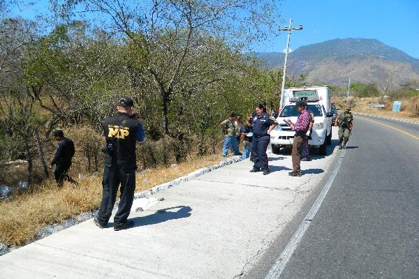 Autoridades en el lugar del hallazgo.