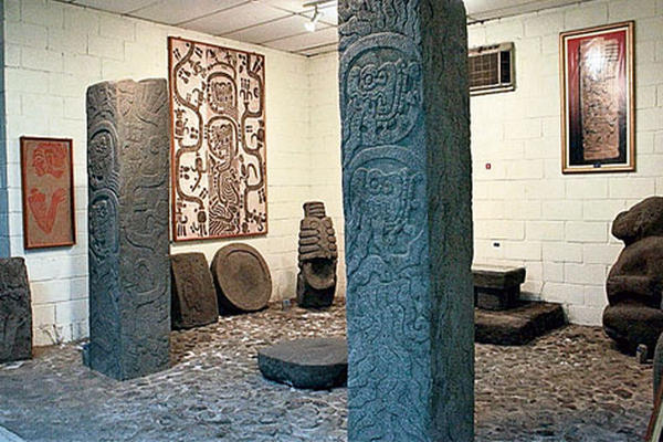 Museo Cultura Cotzumalguapa, en Escuintla, exhibe piezas arqueológicas. (Foto Prensa Libre: Enrique Paredes)