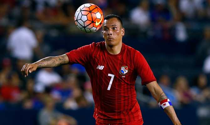 Blas Pérez es una de las figuras de la selección de Panamá y se convertiría en jugador de Municipal. (Foto Prensa Libre: EFE)