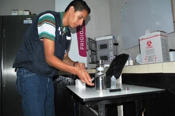 La calidad del agua es monitoreada en todo el departamento  dos veces al año, y analizada en el laboratorio departamental del Área de Salud,   en la zona 1 de la cabecera de Quetzaltenango.