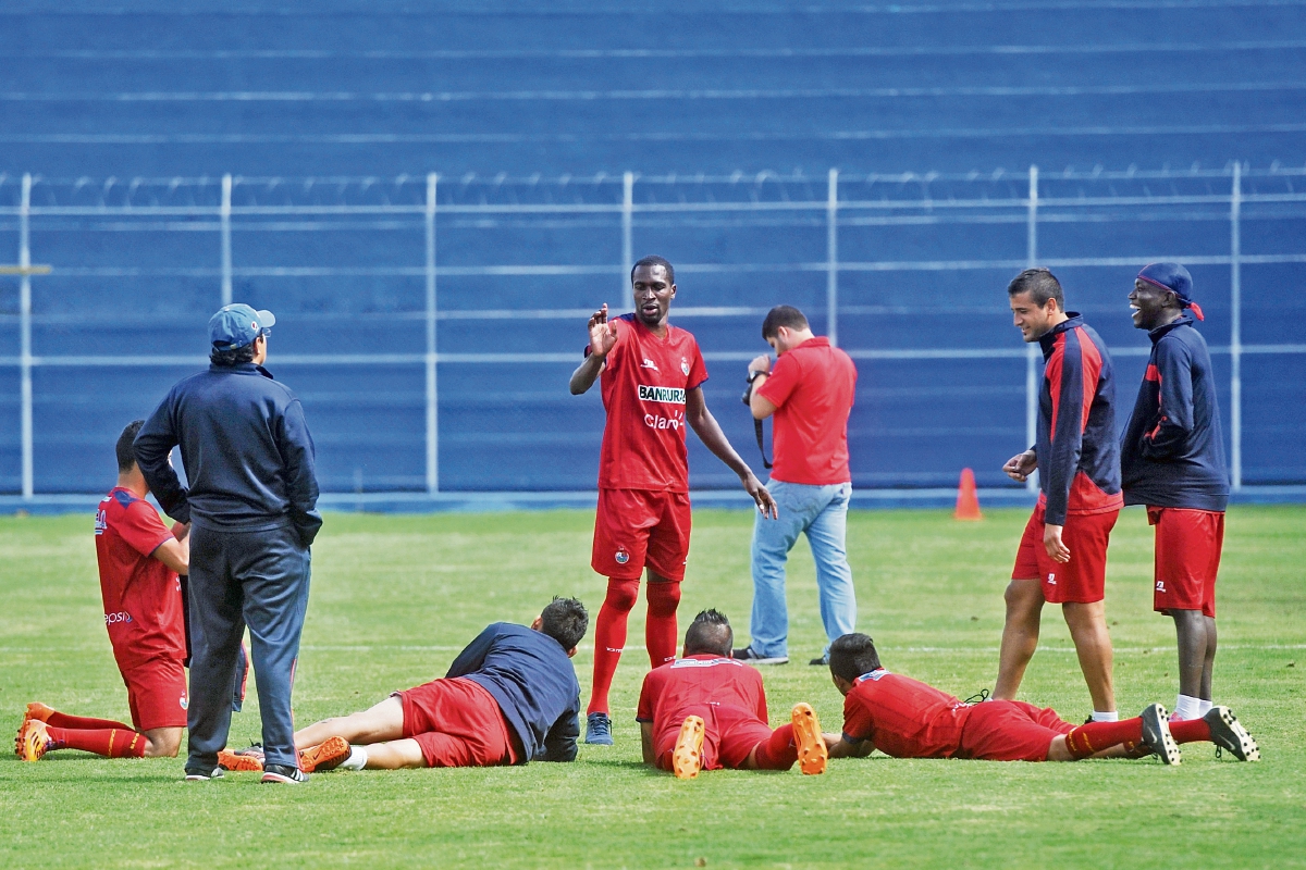Los rojos se preparan para derrotar a Comunicaciones en la jornada 9. (Foto Prensa Libre: Eduardo González).
