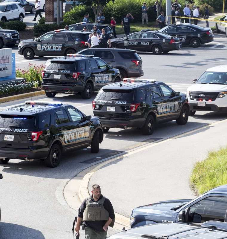 Varias personas filmaron el edificio del periódico Capital Gazette tras la balacera en Annapolis, Marylan.(AFP).