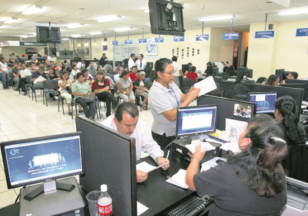 Más de 10 millones de DPI ha entregado el Renap a los guatemaltecos. (Foto Prensa Libre: Hemeroteca PL)