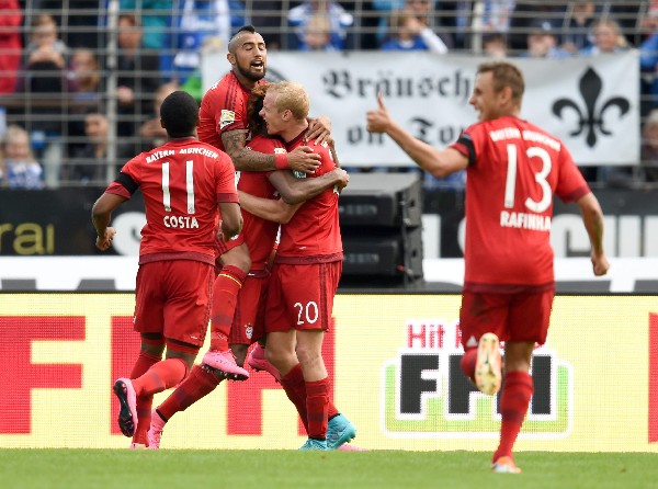Los jugadores del Bayern festejan en el triunfo 3-0 sobre el Darmstadt. (Foto Prensa Libre: EFE)