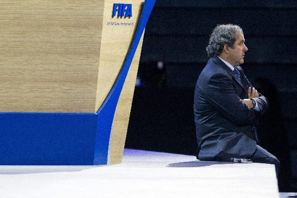 Michel Platini sería suspendido varios años, según el vocero de la Comisión de Ética de la Fifa. (Foto Prensa Libre: EFE)