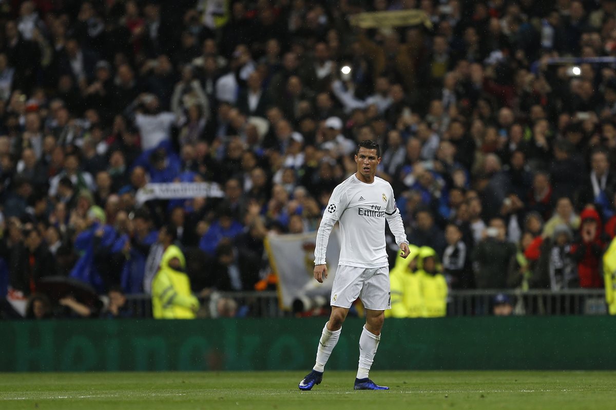 CR7 consiguió tres anotaciones en el duelo frente al Wolsfburgo. (Foto Prensa Libre: AP)