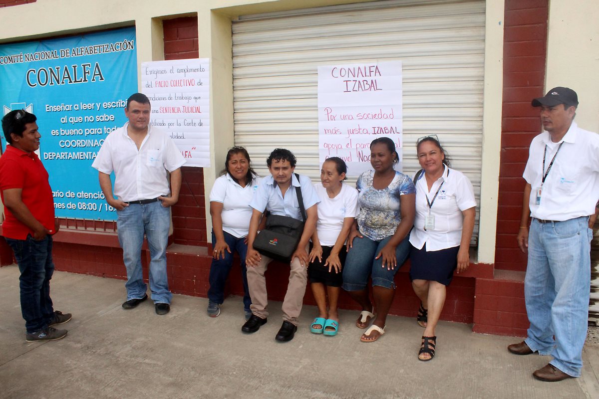 En Izabal los trabajadores de Conalfa en Puerto Barrios se unieron al paro nacional. (Foto Prensa Libre: Dony Stewart)